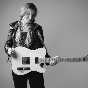 lady with guitar